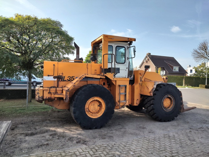 Hyundai HL35 - 轮式装载机:图4 Hyundai HL35 - 轮式装载机:图4
