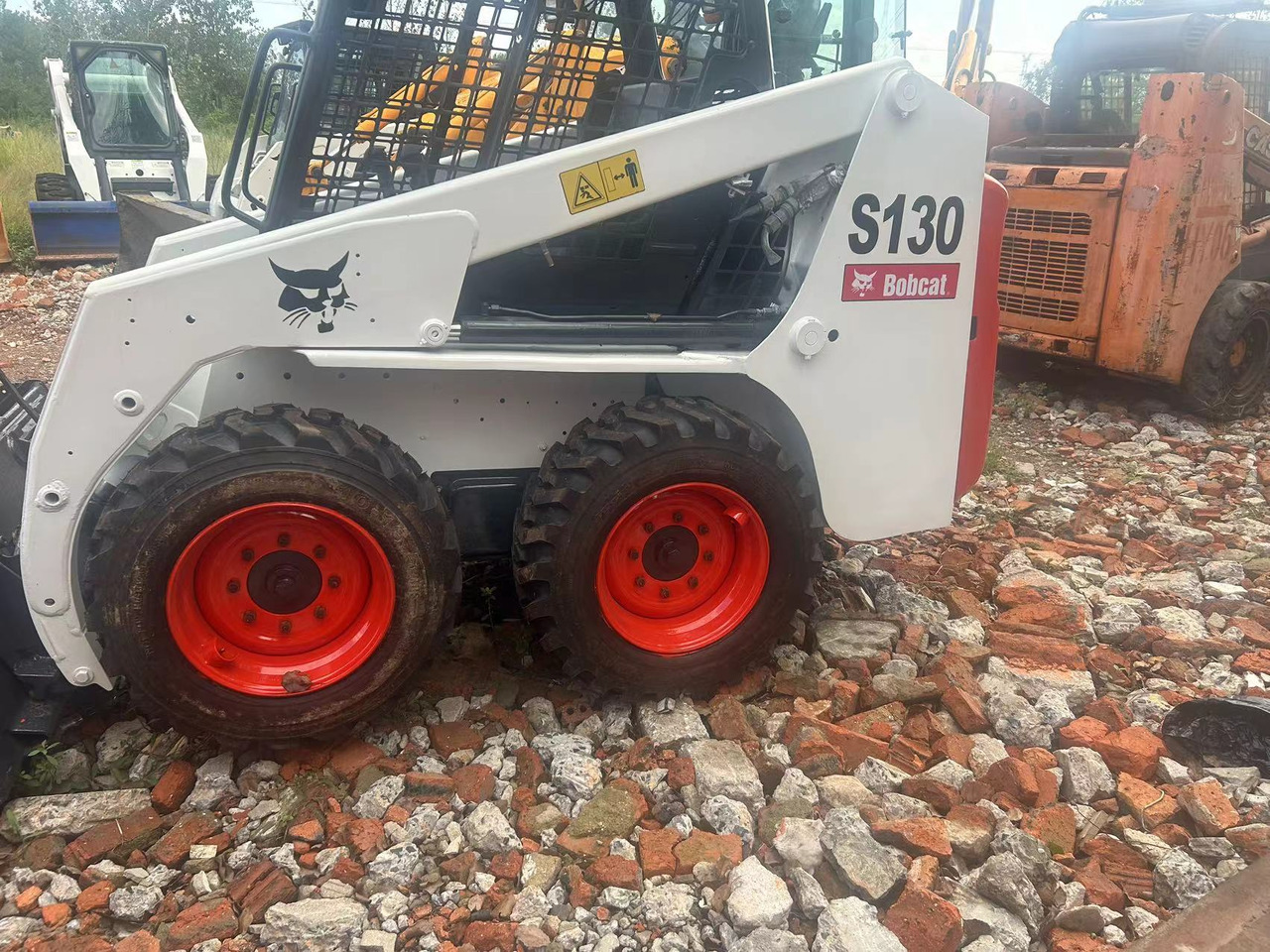 BOBCAT S130 skid steer loader - 滑移装载机:图2 BOBCAT S130 skid steer loader - 滑移装载机:图2