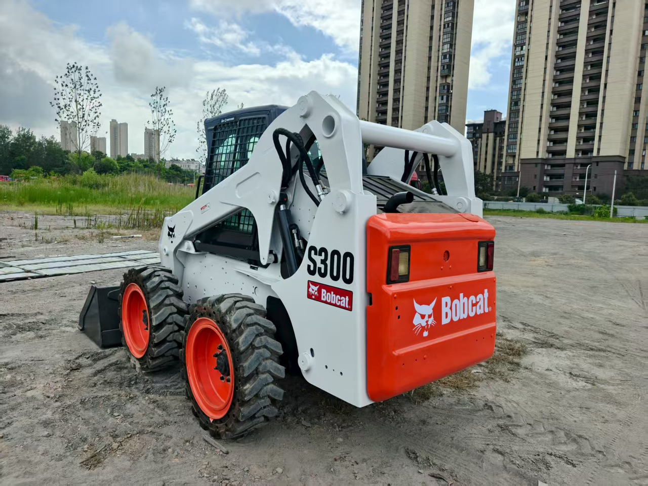 BOBCAT skid steer loader S300 - 滑移装载机:图2 BOBCAT skid steer loader S300 - 滑移装载机:图2