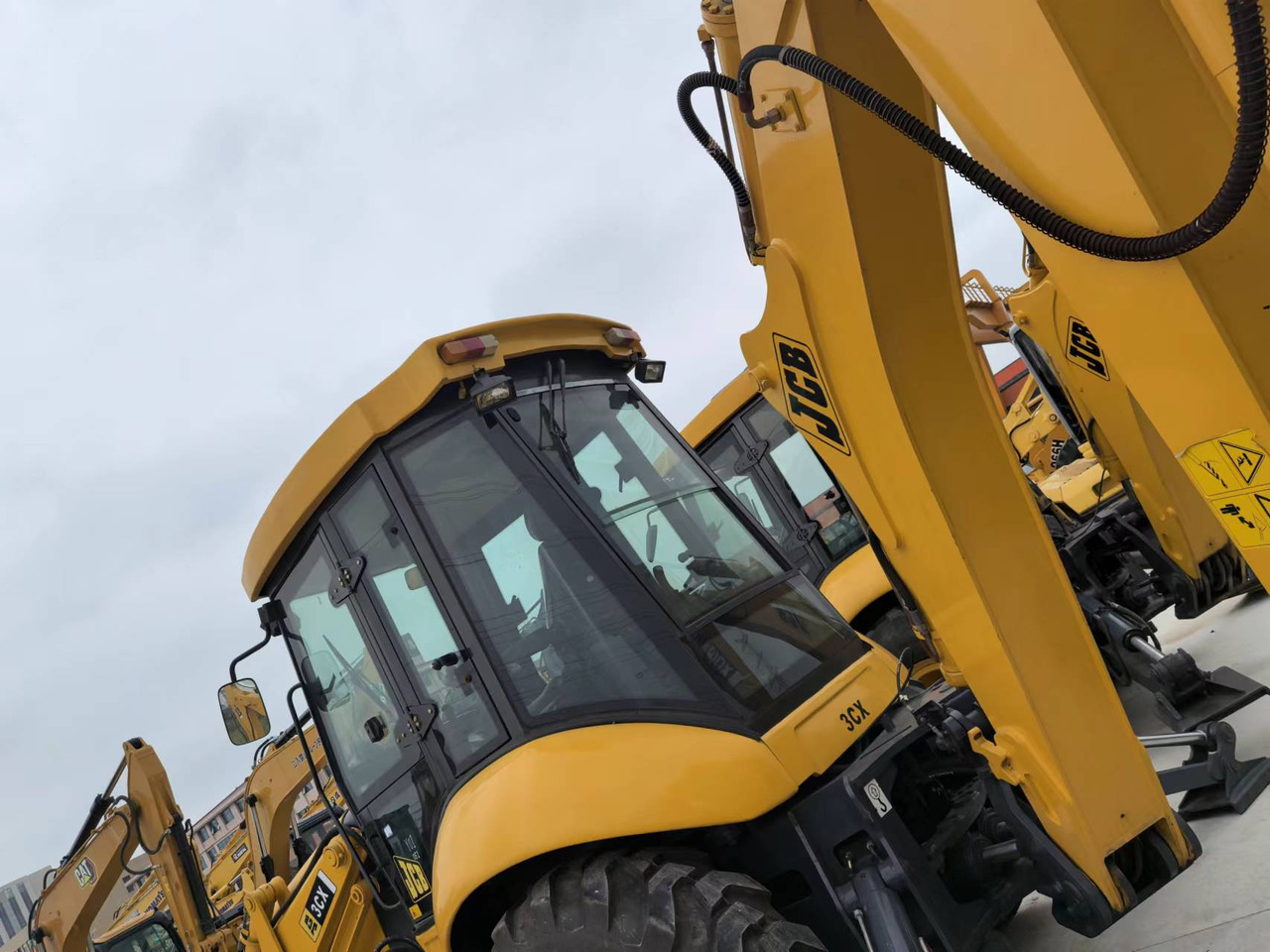 JCB 3CX backhoe loader TLB versatile machine multiple attachment options - 反铲装载机:图4 JCB 3CX backhoe loader TLB versatile machine multiple attachment options - 反铲装载机:图4