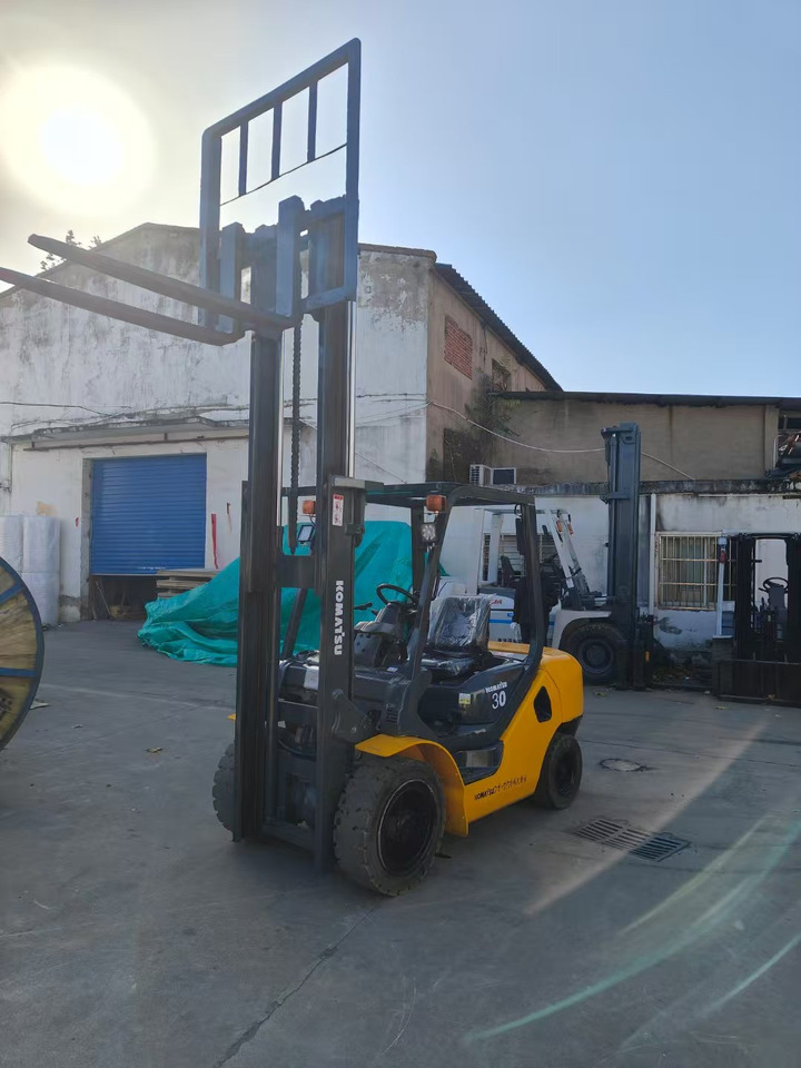 KOMATSU FD30T japan brand used 3 ton forklift Komatsu diesel forklift - 柴油叉车:图2 KOMATSU FD30T japan brand used 3 ton forklift Komatsu diesel forklift - 柴油叉车:图2