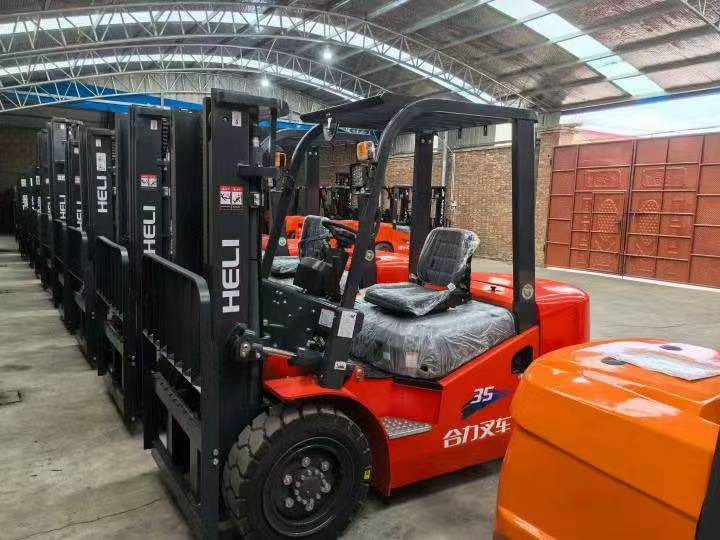 Heli brand new 3.5T diesel forklift(Clamp available) - 柴油叉车:图1 Heli brand new 3.5T diesel forklift(Clamp available) - 柴油叉车:图1