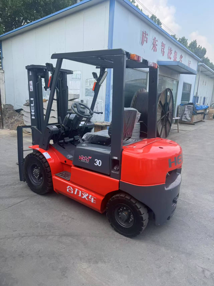 Heli stock new 2024 model 3T diesel forklift Customizable Mast & Clamp - 柴油叉车:图4 Heli stock new 2024 model 3T diesel forklift Customizable Mast & Clamp - 柴油叉车:图4