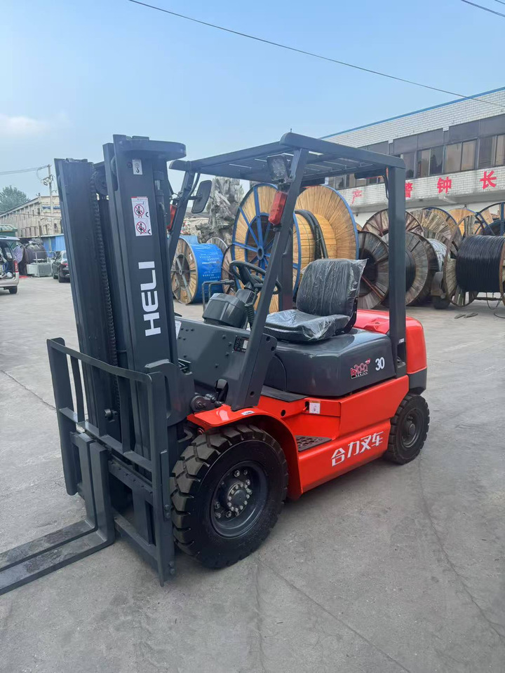 Heli stock new 2024 model 3T diesel forklift Customizable Mast & Clamp - 柴油叉车:图1 Heli stock new 2024 model 3T diesel forklift Customizable Mast & Clamp - 柴油叉车:图1