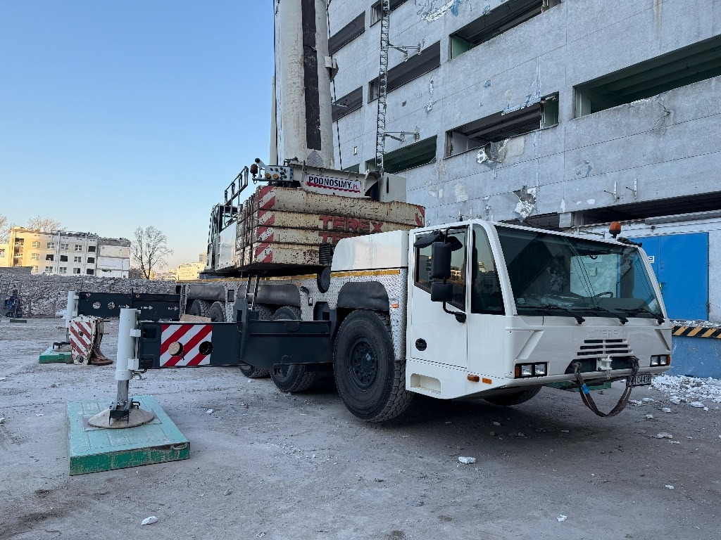 Demag AC 200-1 - 全地形起重机:图1 Demag AC 200-1 - 全地形起重机:图1