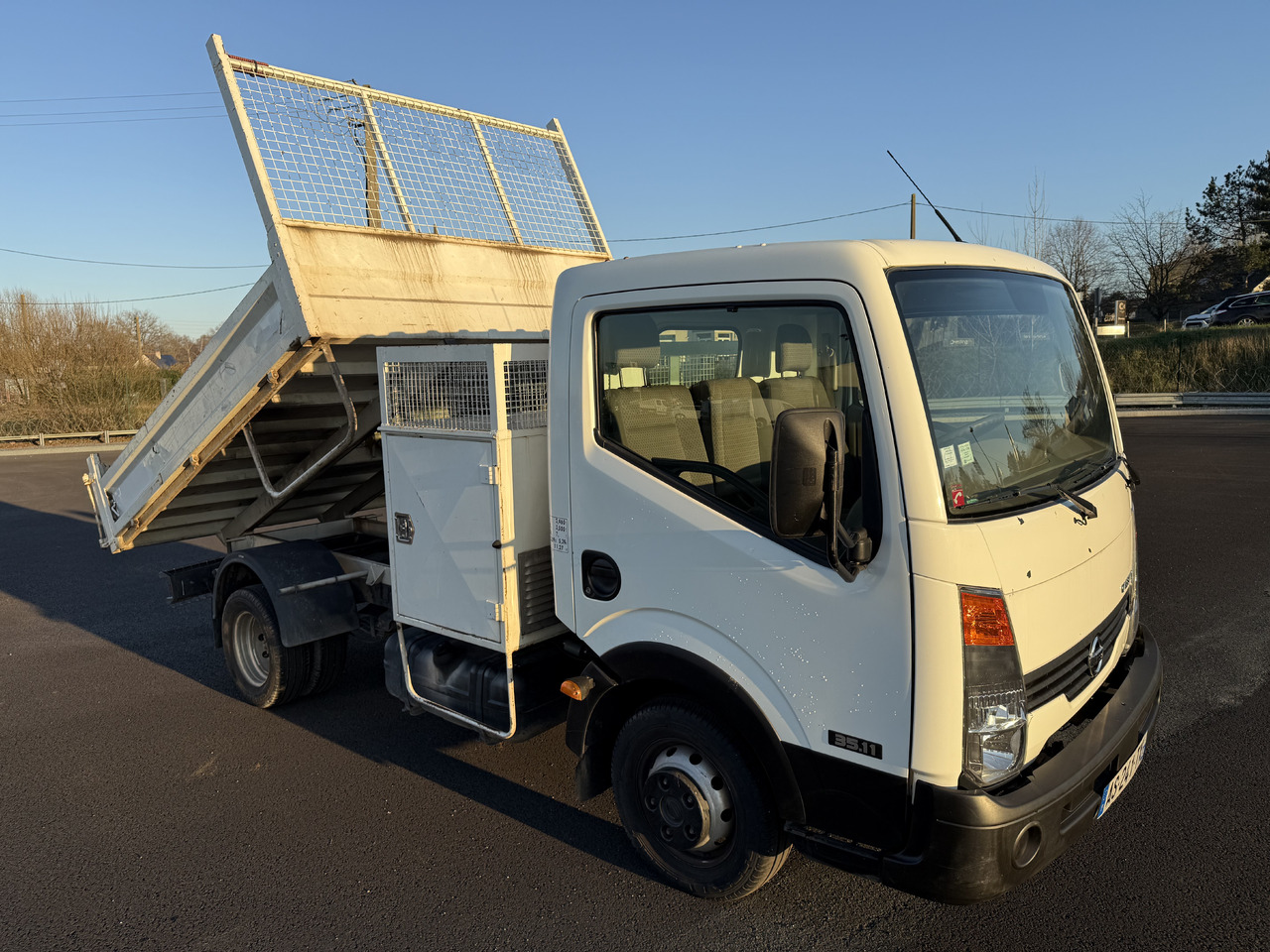NISSAN CABSTAR 35.11 - 翻斗货车:图1 NISSAN CABSTAR 35.11 - 翻斗货车:图1