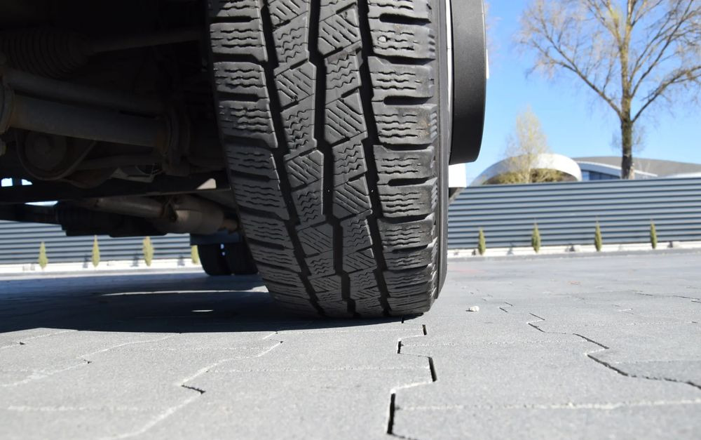 冷藏车 Iveco DAILY 70C18 / 3.0 - 180 KM / AUTOMAT HI-MATIC / 3 OSOBY / CHŁODNIA - MROŹNIA 4,55 M / AGREGAD FRIGOBLOCK / WINDA SORENSEN / KLIMA / TEMPOMAT / KAMERA COFANIA / REGULOWANE ZAWIESZENIE / SERWISOWA:图13 冷藏车 Iveco DAILY 70C18 / 3.0 - 180 KM / AUTOMAT HI-MATIC / 3 OSOBY / CHŁODNIA - MROŹNIA 4,55 M / AGREGAD FRIGOBLOCK / WINDA SORENSEN / KLIMA / TEMPOMAT / KAMERA COFANIA / REGULOWANE ZAWIESZENIE / SERWISOWA:图13