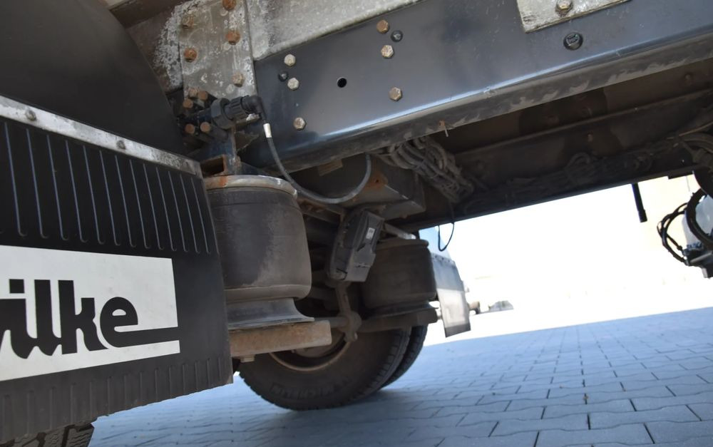 冷藏车 Iveco DAILY 70C18 / 3.0 - 180 KM / AUTOMAT HI-MATIC / 3 OSOBY / CHŁODNIA - MROŹNIA 4,55 M / AGREGAD FRIGOBLOCK / WINDA SORENSEN / KLIMA / TEMPOMAT / KAMERA COFANIA / REGULOWANE ZAWIESZENIE / SERWISOWA:图16 冷藏车 Iveco DAILY 70C18 / 3.0 - 180 KM / AUTOMAT HI-MATIC / 3 OSOBY / CHŁODNIA - MROŹNIA 4,55 M / AGREGAD FRIGOBLOCK / WINDA SORENSEN / KLIMA / TEMPOMAT / KAMERA COFANIA / REGULOWANE ZAWIESZENIE / SERWISOWA:图16