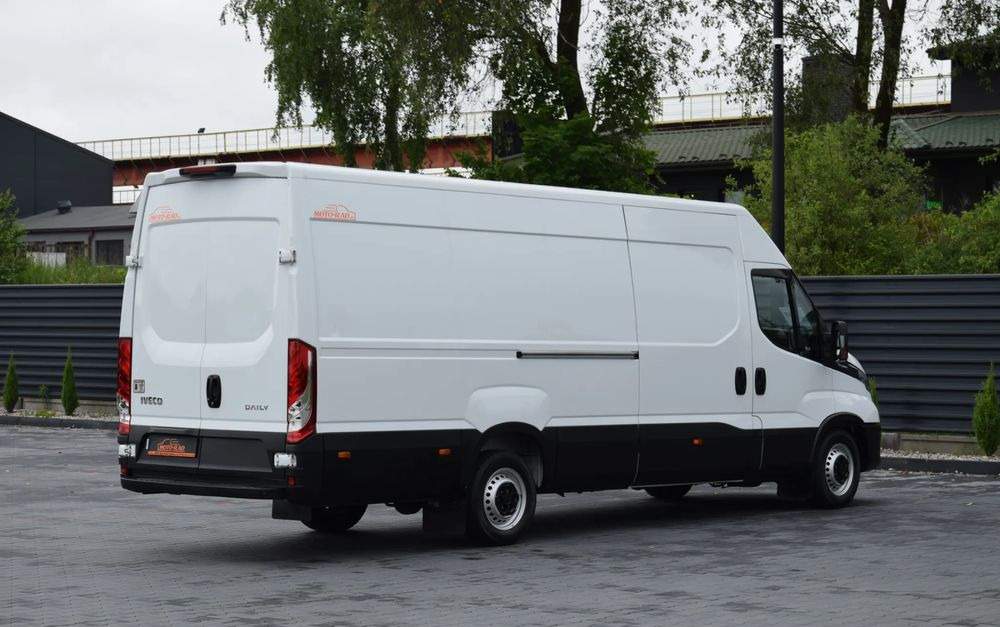 Iveco DAILY MAXI 35S16 / 2.3 - 160 KM / AUTOMAT HI-MATIC / NOWY MODEL / 3 OSOBY / DOSTAWCZE / BLASZAK / KLIMA / CZUJNIKI COFANIA / NISKI PRZEBIEG / 2022 / SERWISOWANY / Z NIEMIEC - 无侧窗厢式货车:图5 Iveco DAILY MAXI 35S16 / 2.3 - 160 KM / AUTOMAT HI-MATIC / NOWY MODEL / 3 OSOBY / DOSTAWCZE / BLASZAK / KLIMA / CZUJNIKI COFANIA / NISKI PRZEBIEG / 2022 / SERWISOWANY / Z NIEMIEC - 无侧窗厢式货车:图5