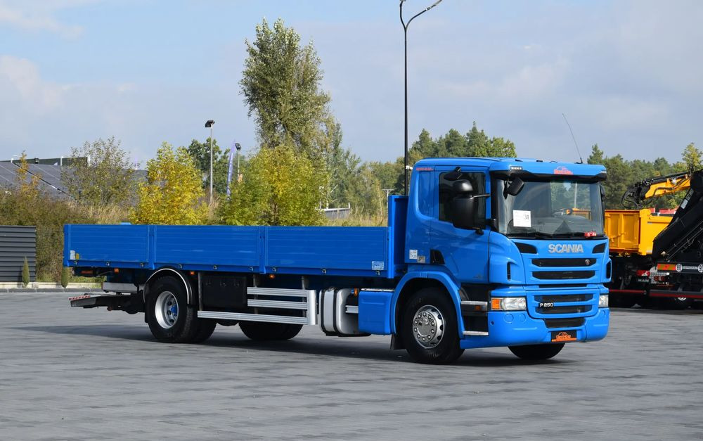 Scania P250 / EURO 6 / SKRZYNIA 7.8 M / WINDA DHOLLANDIA / PODUSZKI NA TYLNEJ OSI / RETARDER / KLIMA / TEMPOMAT / SERWISOWANY / SPROWADZONY - 栏板式/ 平板卡车:图3 Scania P250 / EURO 6 / SKRZYNIA 7.8 M / WINDA DHOLLANDIA / PODUSZKI NA TYLNEJ OSI / RETARDER / KLIMA / TEMPOMAT / SERWISOWANY / SPROWADZONY - 栏板式/ 平板卡车:图3