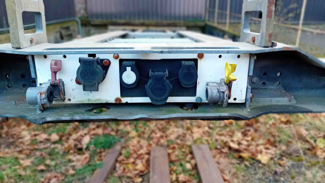 SCHMITZ CARGOBULL châssis porte-conteneur semi-remorque Os - type SGF*3 - adaptable pour conteneur 20' et 40' - 集装箱运输车/ 可拆卸车身的半拖车:图5 SCHMITZ CARGOBULL châssis porte-conteneur semi-remorque Os - type SGF*3 - adaptable pour conteneur 20' et 40' - 集装箱运输车/ 可拆卸车身的半拖车:图5