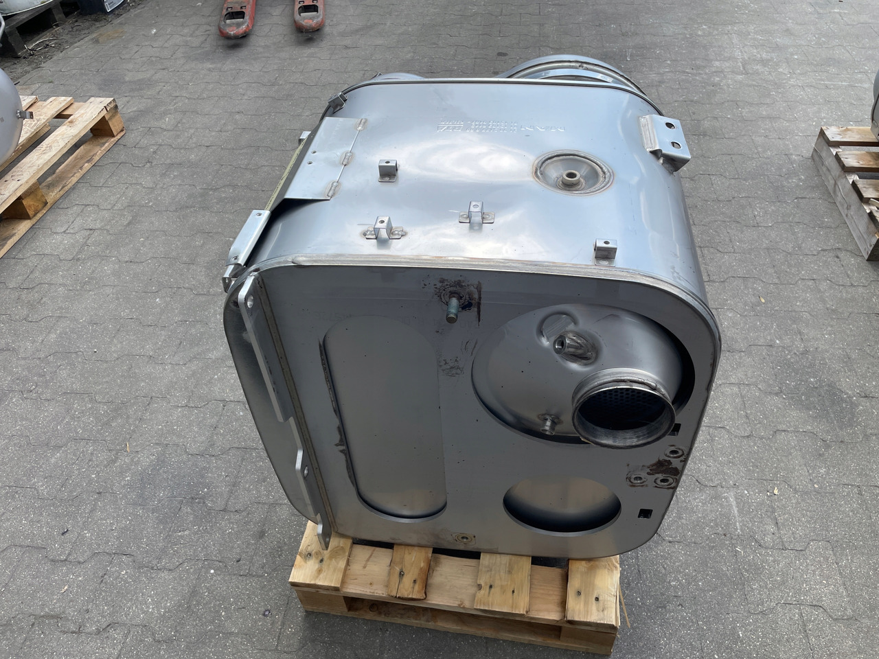 KATALIZATOR MAN TGX TGS EURO 6 DPF TŁUMIK WYDECH 81151036115 - 催化转化器 适用于 卡车:图2 KATALIZATOR MAN TGX TGS EURO 6 DPF TŁUMIK WYDECH 81151036115 - 催化转化器 适用于 卡车:图2