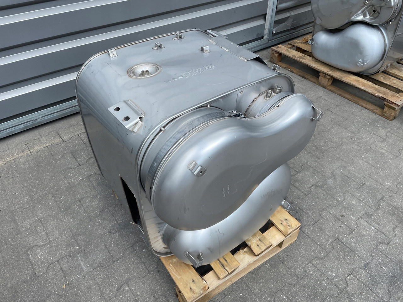 KATALIZATOR MAN TGX TGS EURO 6 DPF TŁUMIK WYDECH 81151036115 - 催化转化器 适用于 卡车:图1 KATALIZATOR MAN TGX TGS EURO 6 DPF TŁUMIK WYDECH 81151036115 - 催化转化器 适用于 卡车:图1