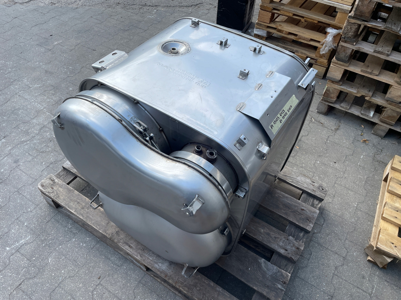 KATALIZATOR MAN TGX TGS EURO 6 DPF TŁUMIK WYDECH 81151036125 - 催化转化器:图3 KATALIZATOR MAN TGX TGS EURO 6 DPF TŁUMIK WYDECH 81151036125 - 催化转化器:图3