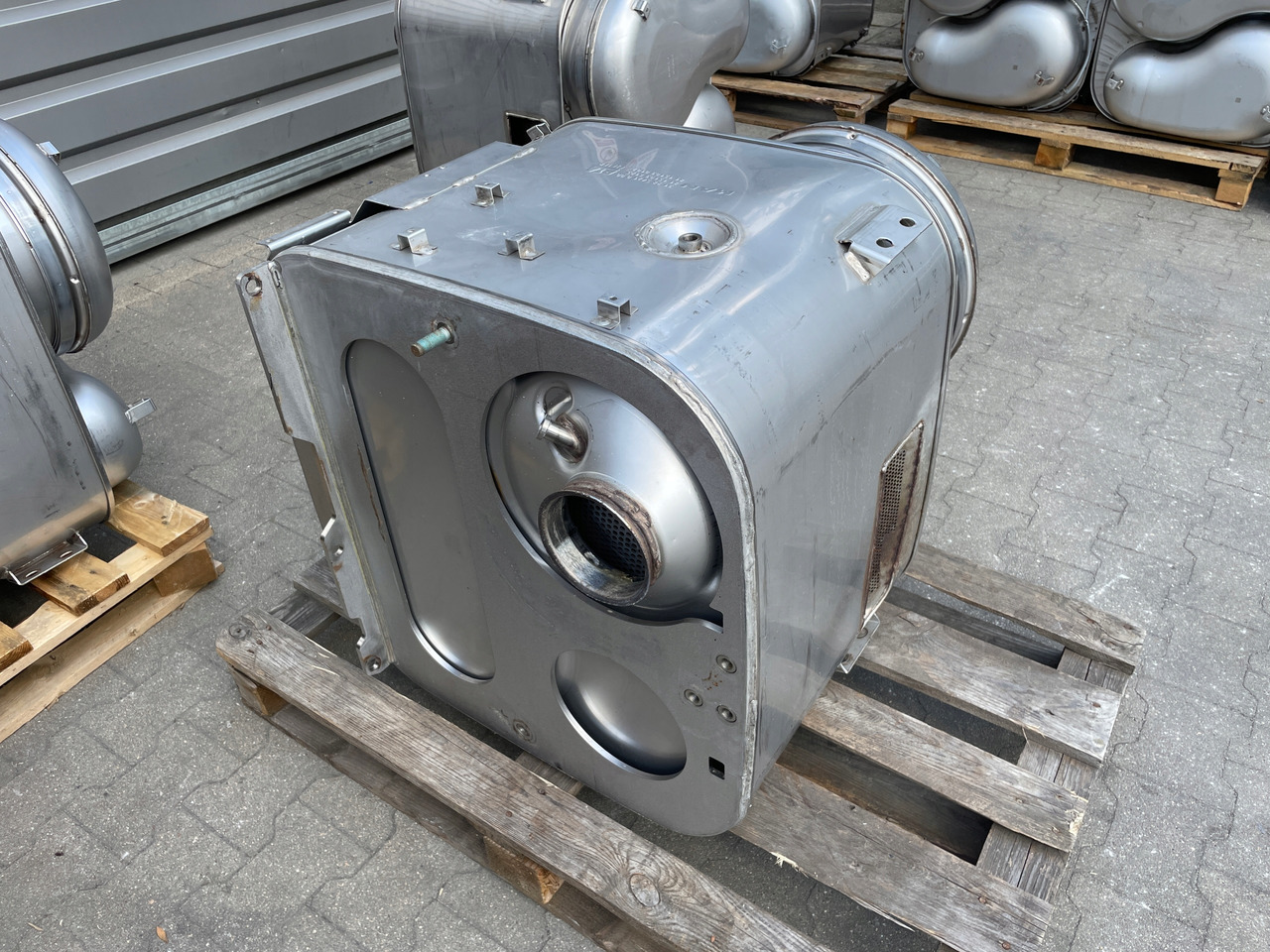 KATALIZATOR MAN TGX TGS EURO 6 DPF TŁUMIK WYDECH 81151036125 - 催化转化器:图4 KATALIZATOR MAN TGX TGS EURO 6 DPF TŁUMIK WYDECH 81151036125 - 催化转化器:图4