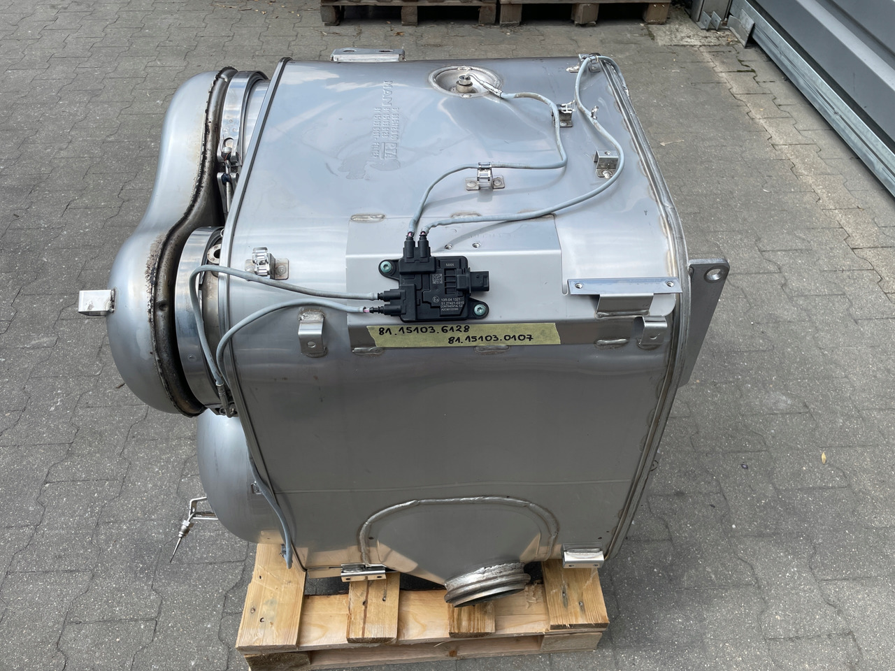 KATALIZATOR MAN TGX TGS EURO 6 DPF TŁUMIK WYDECH 81151036128 - 催化转化器 适用于 卡车:图1 KATALIZATOR MAN TGX TGS EURO 6 DPF TŁUMIK WYDECH 81151036128 - 催化转化器 适用于 卡车:图1