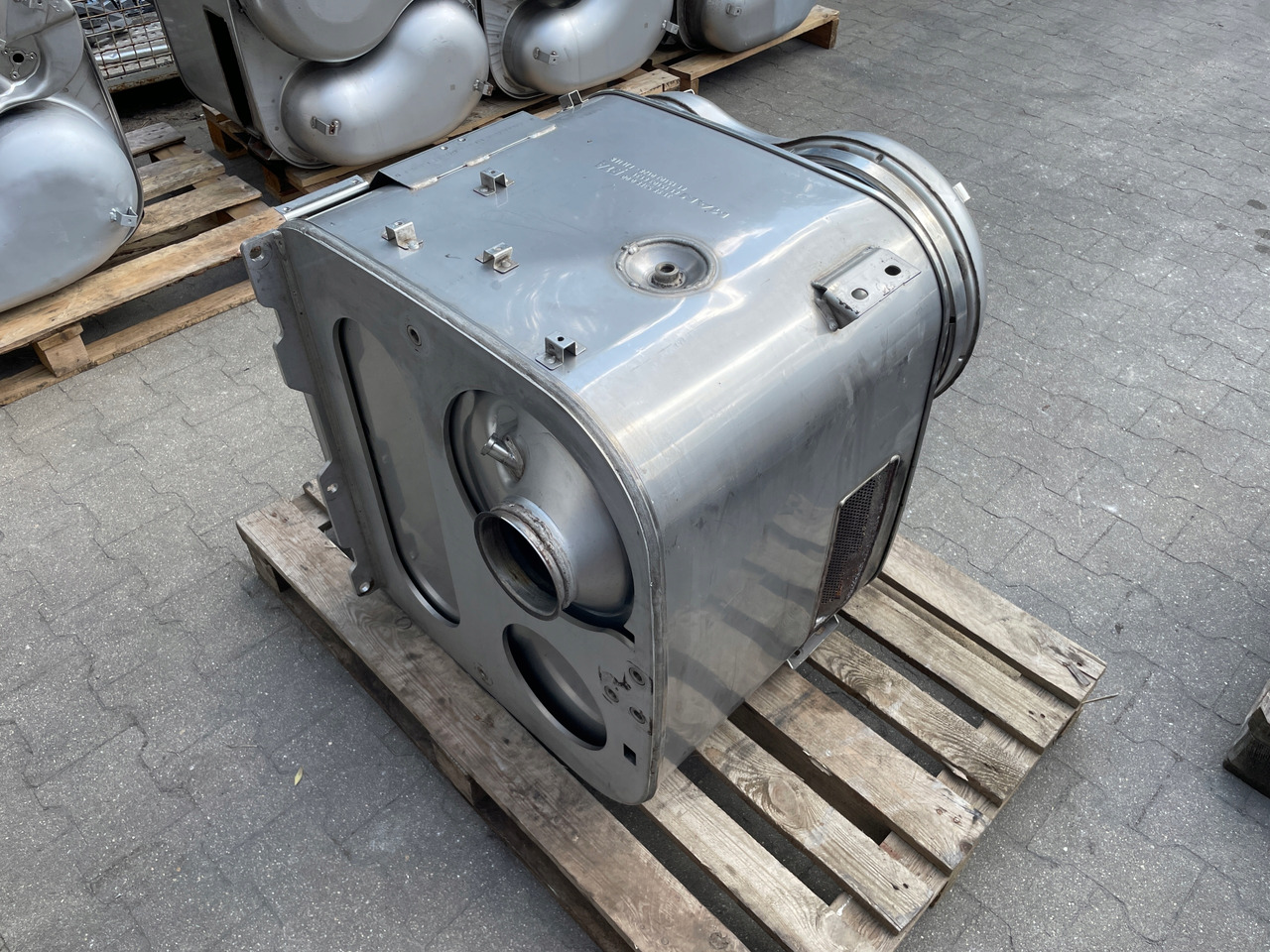 KATALIZATOR MAN TGX TGS EURO 6 DPF TŁUMIK WYDECH 81151036131 - 催化转化器 适用于 卡车:图4 KATALIZATOR MAN TGX TGS EURO 6 DPF TŁUMIK WYDECH 81151036131 - 催化转化器 适用于 卡车:图4