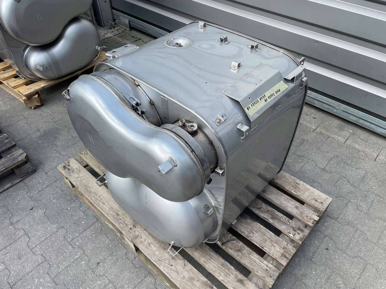 KATALIZATOR MAN TGX TGS EURO 6 DPF TŁUMIK WYDECH 81151036131 - 催化转化器 适用于 卡车:图1 KATALIZATOR MAN TGX TGS EURO 6 DPF TŁUMIK WYDECH 81151036131 - 催化转化器 适用于 卡车:图1