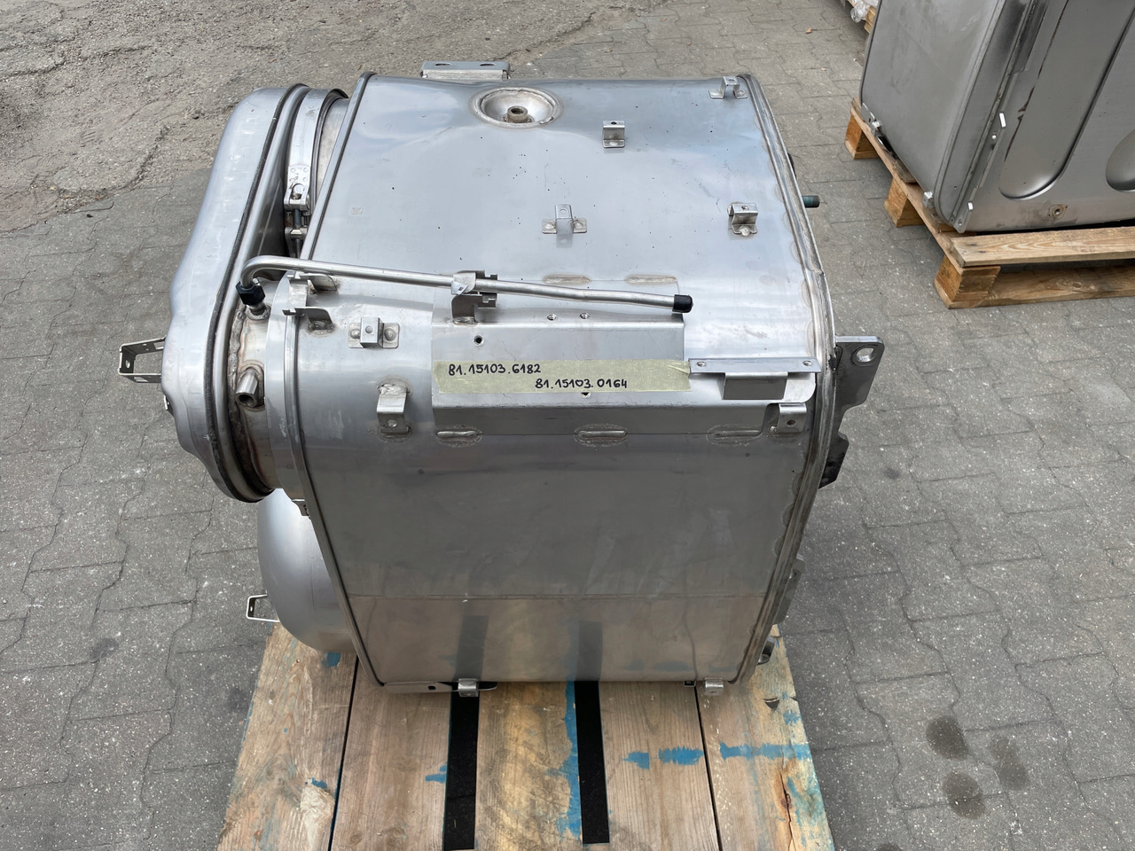 KATALIZATOR MAN TGX TGS EURO 6 DPF TŁUMIK WYDECH 81151036182 - 催化转化器 适用于 卡车:图1 KATALIZATOR MAN TGX TGS EURO 6 DPF TŁUMIK WYDECH 81151036182 - 催化转化器 适用于 卡车:图1