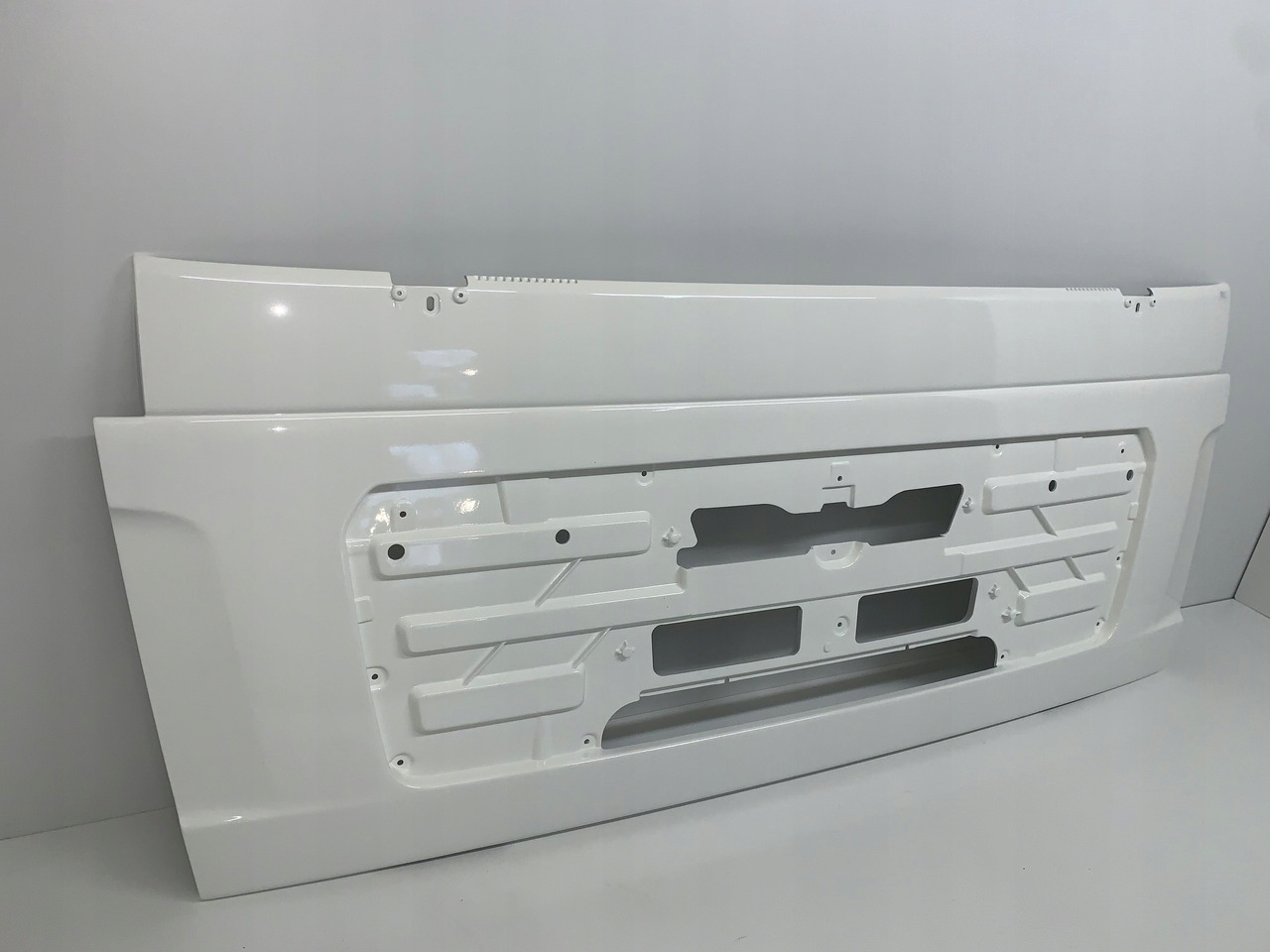 MASKA ATRAPA GRILL MAN TGL TGM NR 1812 - 引擎罩 适用于 卡车:图3 MASKA ATRAPA GRILL MAN TGL TGM NR 1812 - 引擎罩 适用于 卡车:图3