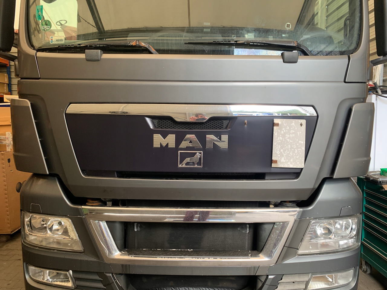 MASKA ATRAPA GRILL POLIK OWIEWKA MAN TGX - 引擎罩 适用于 卡车:图1 MASKA ATRAPA GRILL POLIK OWIEWKA MAN TGX - 引擎罩 适用于 卡车:图1