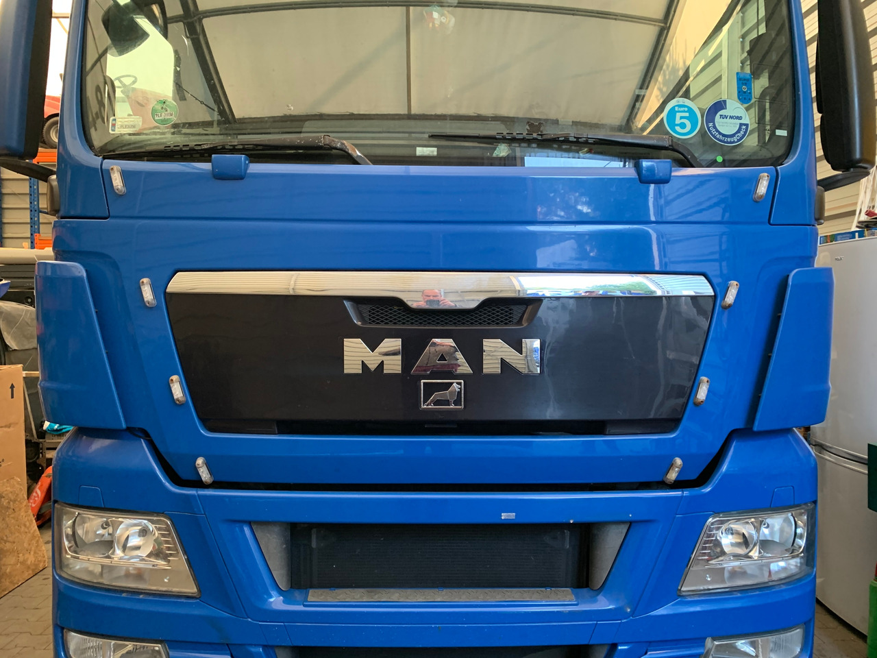 MASKA ATRAPA GRILL POLIK OWIEWKA MAN TGX - 引擎罩 适用于 卡车:图1 MASKA ATRAPA GRILL POLIK OWIEWKA MAN TGX - 引擎罩 适用于 卡车:图1