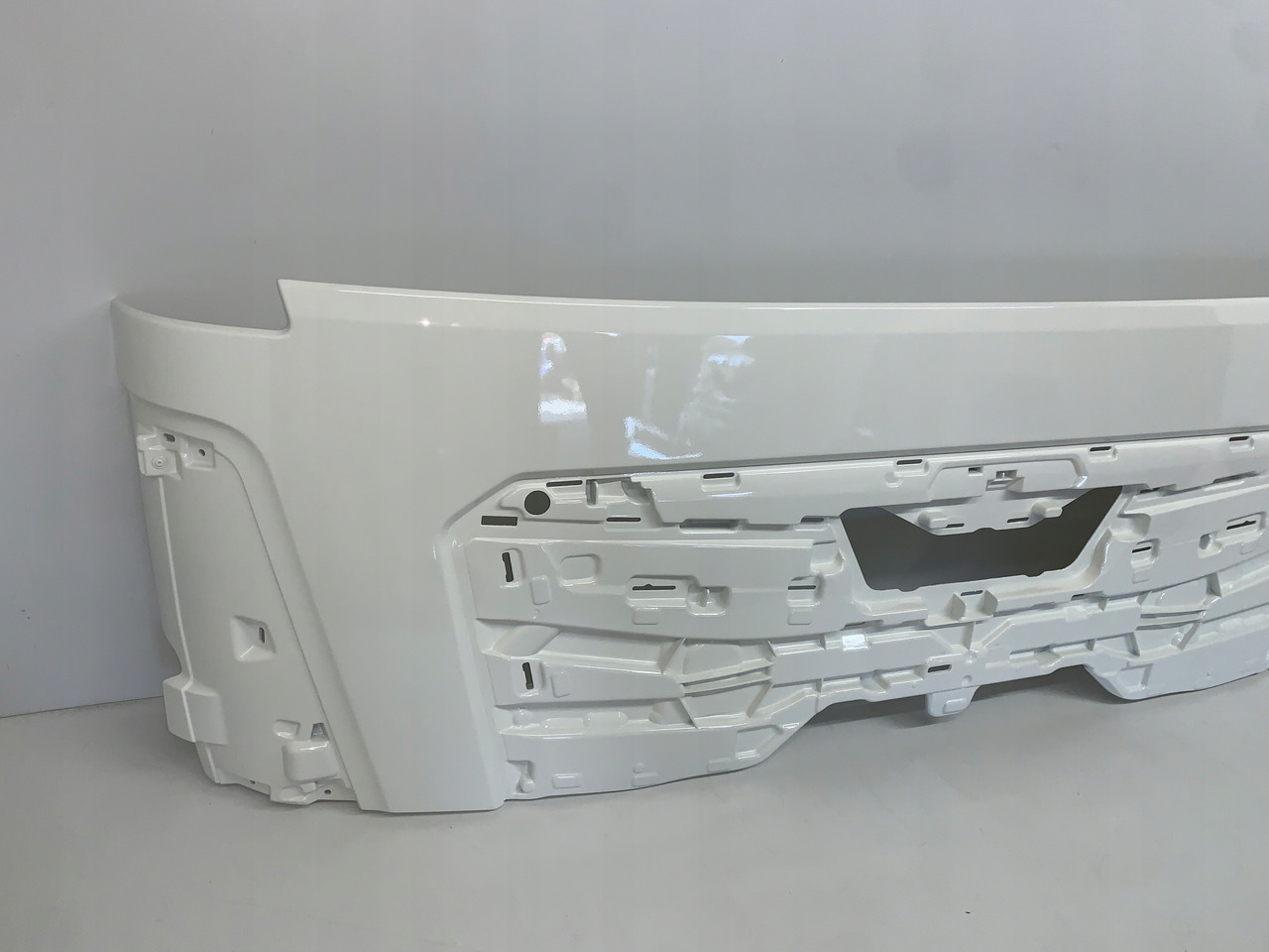 MASKA ATRAPA MAN TGL TGM TG3 TGS NOWY MODEL 2021 RAL 9010 - 引擎罩 适用于 卡车:图2 MASKA ATRAPA MAN TGL TGM TG3 TGS NOWY MODEL 2021 RAL 9010 - 引擎罩 适用于 卡车:图2