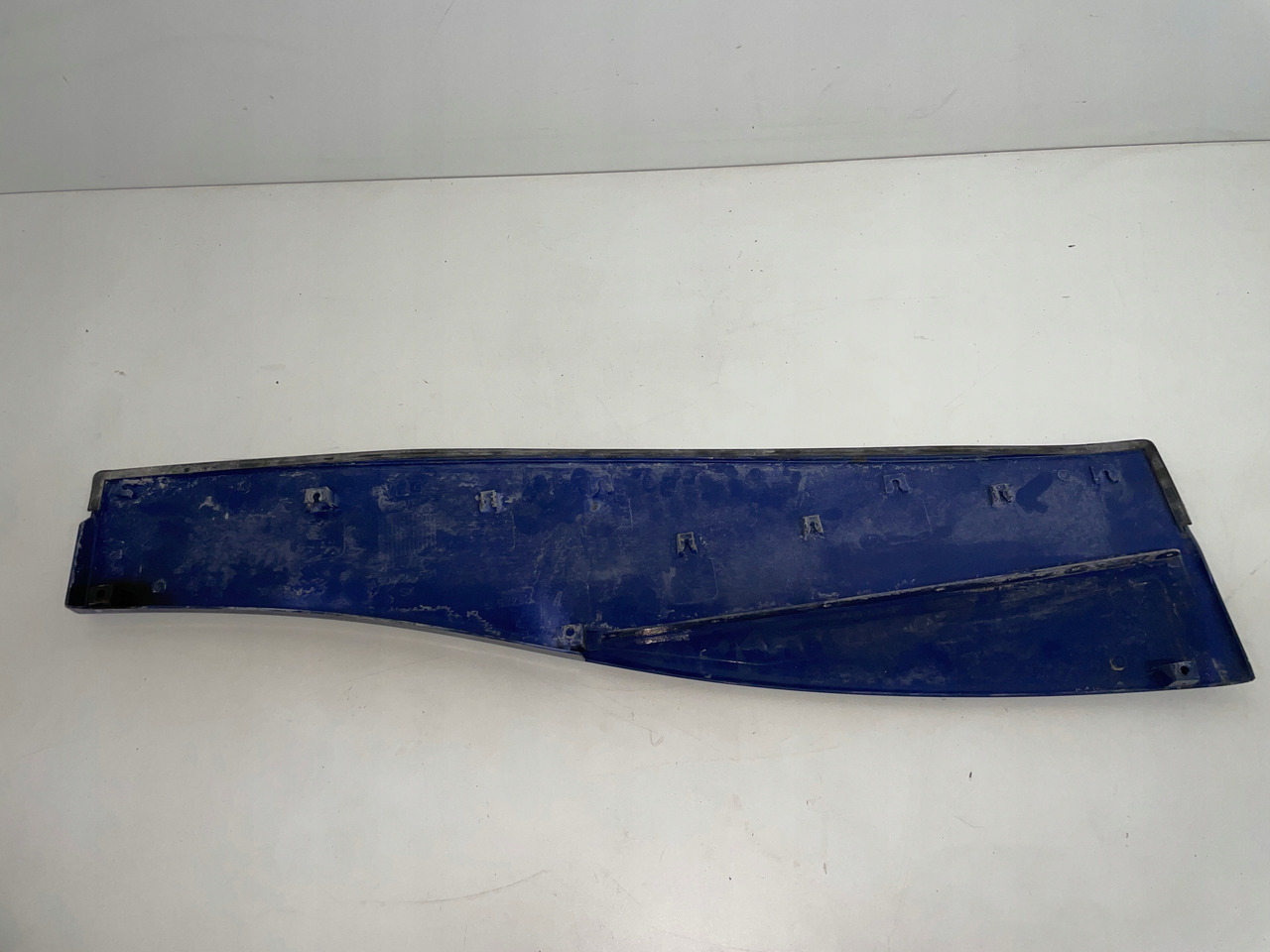 PRZEDŁUŻENIE LISTWA DRZWI IVECO STRALIS HI-WAY 26010 - 车门及其零件 适用于 卡车:图2 PRZEDŁUŻENIE LISTWA DRZWI IVECO STRALIS HI-WAY 26010 - 车门及其零件 适用于 卡车:图2