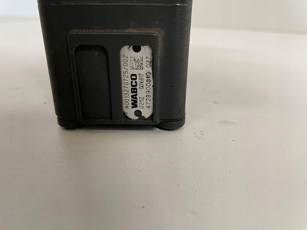 ZAWÓR PODUSZEK MERCEDES ACTROS MP 4 A0013270725 - 制动阀 适用于 卡车:图2 ZAWÓR PODUSZEK MERCEDES ACTROS MP 4 A0013270725 - 制动阀 适用于 卡车:图2