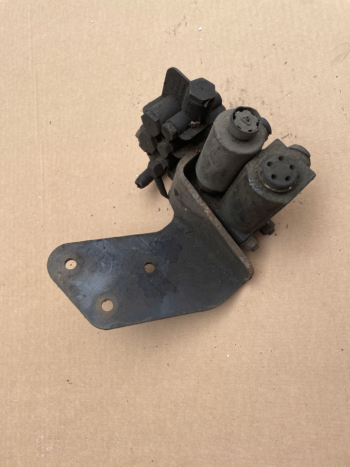 ZAWÓR ROZGAŁĘZIACZ MAN TGA TGS TGX TGM 81981836000 - 发动机及其零件 适用于 卡车:图5 ZAWÓR ROZGAŁĘZIACZ MAN TGA TGS TGX TGM 81981836000 - 发动机及其零件 适用于 卡车:图5