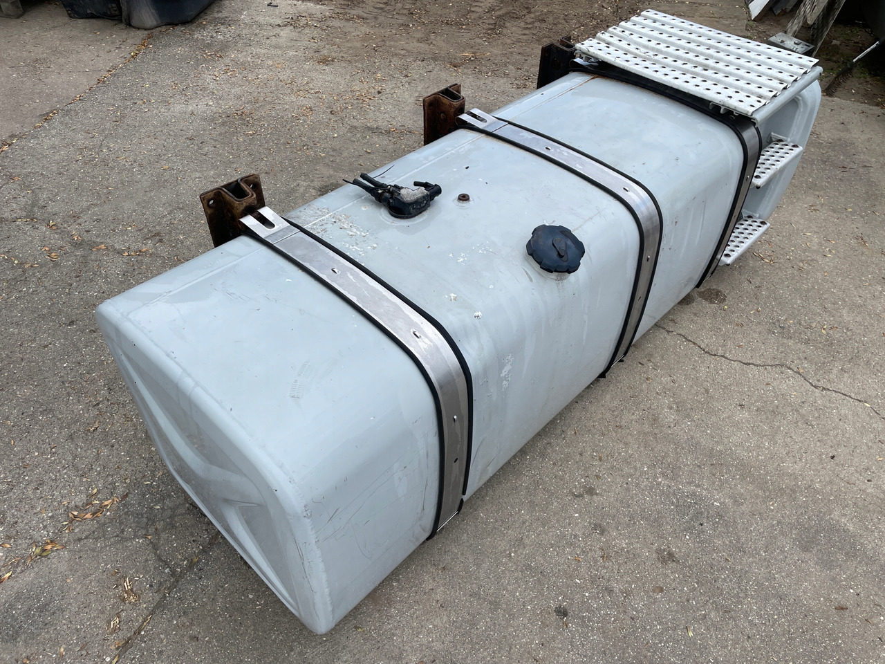 ZBIORNIK PALIWA 780 L MAN TGA TGX TGS 81122015670 - 燃料箱 适用于 卡车:图2 ZBIORNIK PALIWA 780 L MAN TGA TGX TGS 81122015670 - 燃料箱 适用于 卡车:图2