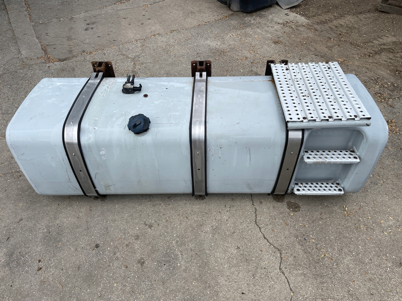 ZBIORNIK PALIWA 780 L MAN TGA TGX TGS 81122015670 - 燃料箱 适用于 卡车:图1 ZBIORNIK PALIWA 780 L MAN TGA TGX TGS 81122015670 - 燃料箱 适用于 卡车:图1