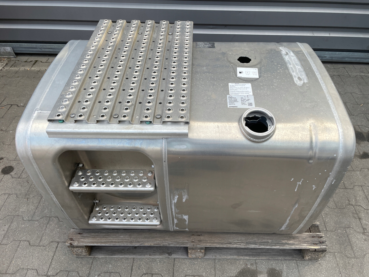 ZBIORNIK PALIWA MAN TGA TGX TGS 460 L 81122016831 - 燃料箱 适用于 卡车:图1 ZBIORNIK PALIWA MAN TGA TGX TGS 460 L 81122016831 - 燃料箱 适用于 卡车:图1