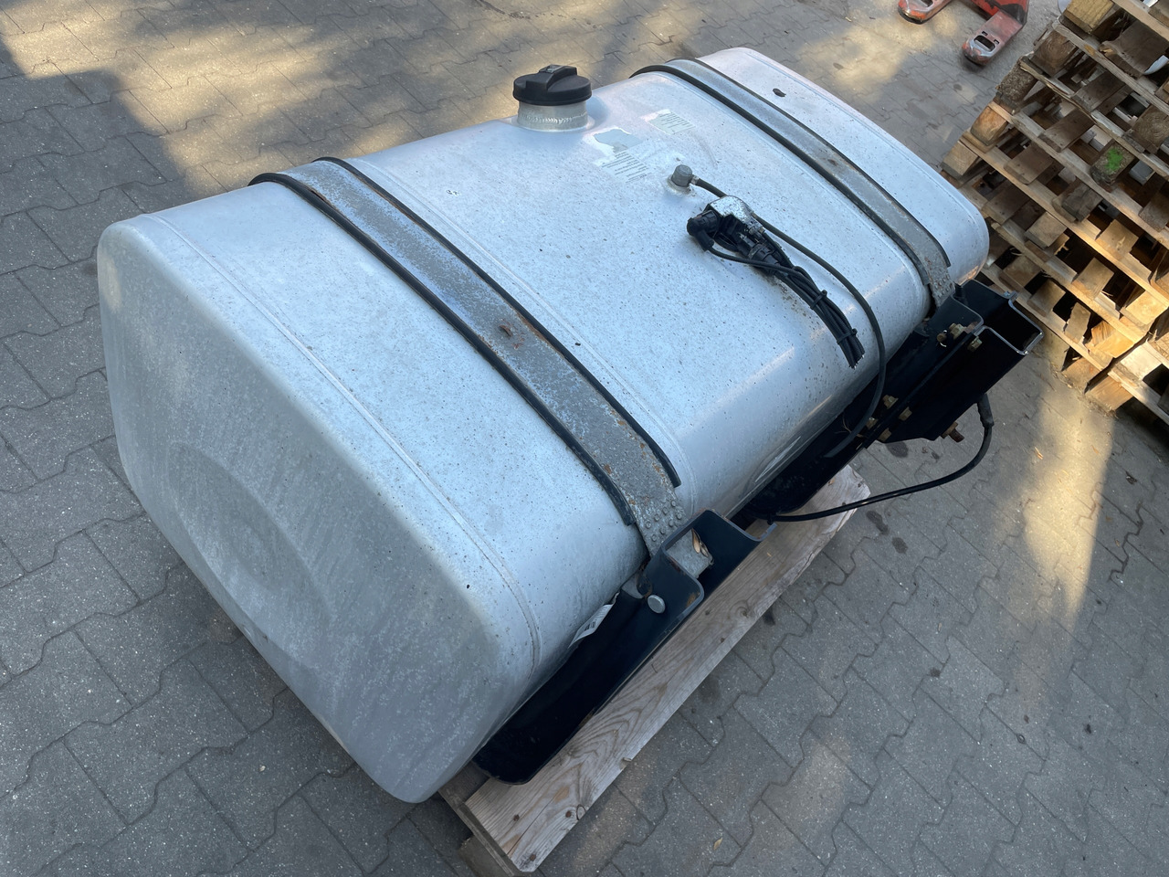 ZBIORNIK PALIWA MAN TGA TGX TGS 480 L LOW DECK 81122015841 - 燃料箱 适用于 卡车:图4 ZBIORNIK PALIWA MAN TGA TGX TGS 480 L LOW DECK 81122015841 - 燃料箱 适用于 卡车:图4