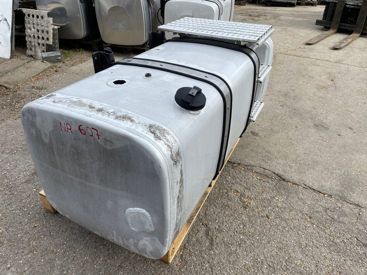 ZBIORNIK PALIWA MAN TGX TGS TGA 590 L 81122015663 - 燃料箱 适用于 卡车:图2 ZBIORNIK PALIWA MAN TGX TGS TGA 590 L 81122015663 - 燃料箱 适用于 卡车:图2