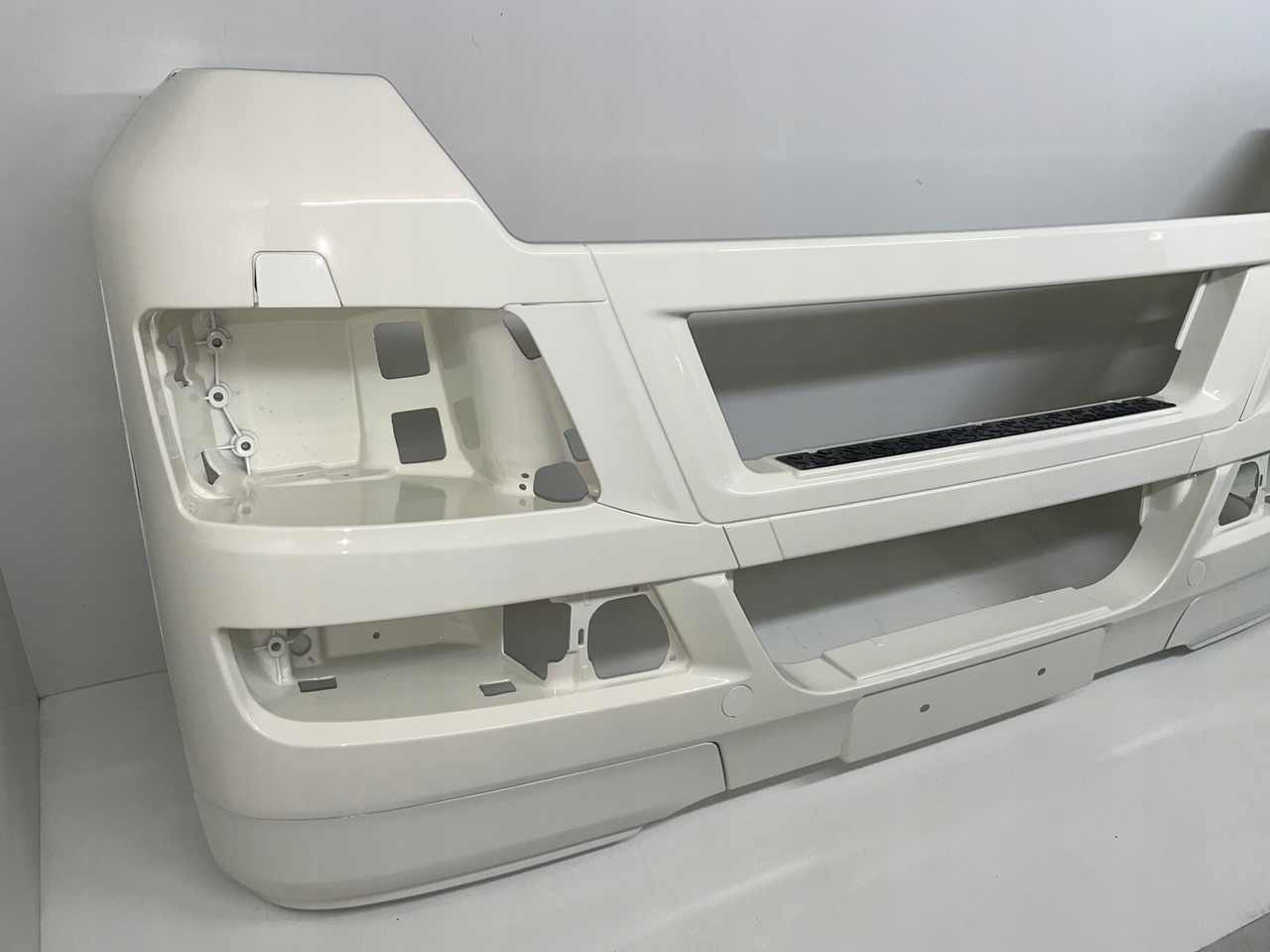 ZDERZAK MAN TGX RAL 9010 - 保险杠 适用于 卡车:图3 ZDERZAK MAN TGX RAL 9010 - 保险杠 适用于 卡车:图3