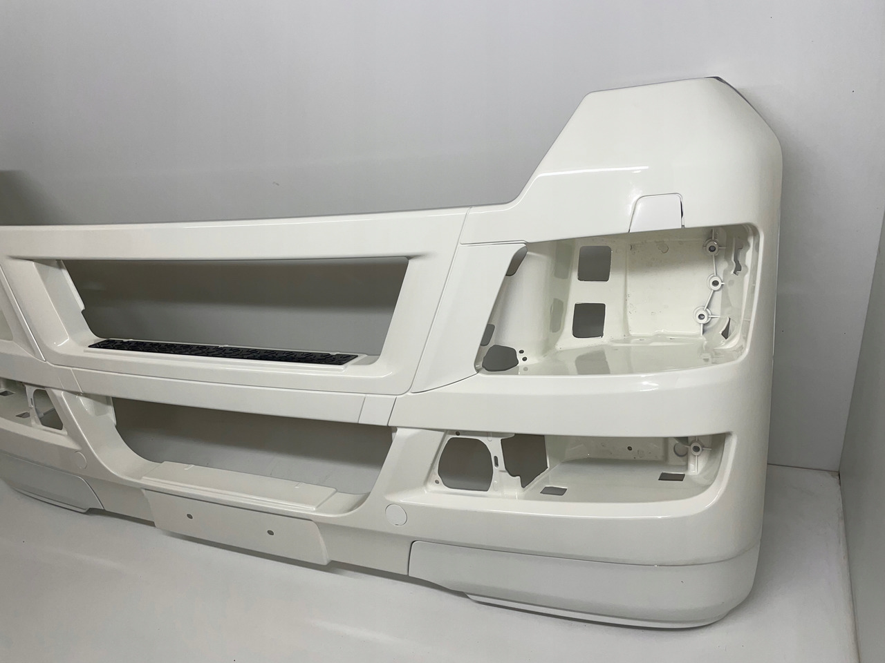 ZDERZAK MAN TGX RAL 9010 - 保险杠 适用于 卡车:图2 ZDERZAK MAN TGX RAL 9010 - 保险杠 适用于 卡车:图2