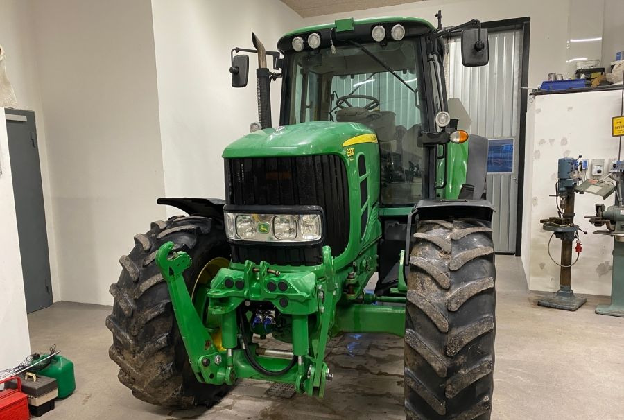 John Deere 6930 Premium - 拖拉机:图2 John Deere 6930 Premium - 拖拉机:图2