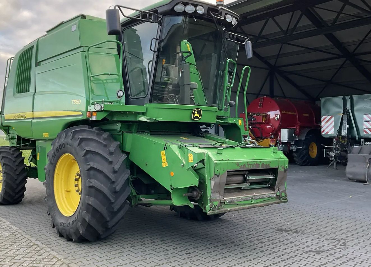 John Deere T560 - 联合收割机:图1 John Deere T560 - 联合收割机:图1