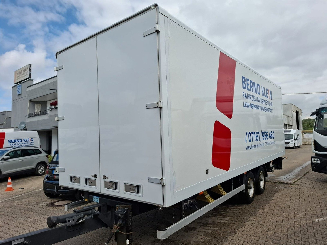 Fliegl TKF118 - 封闭厢式拖车:图2 Fliegl TKF118 - 封闭厢式拖车:图2