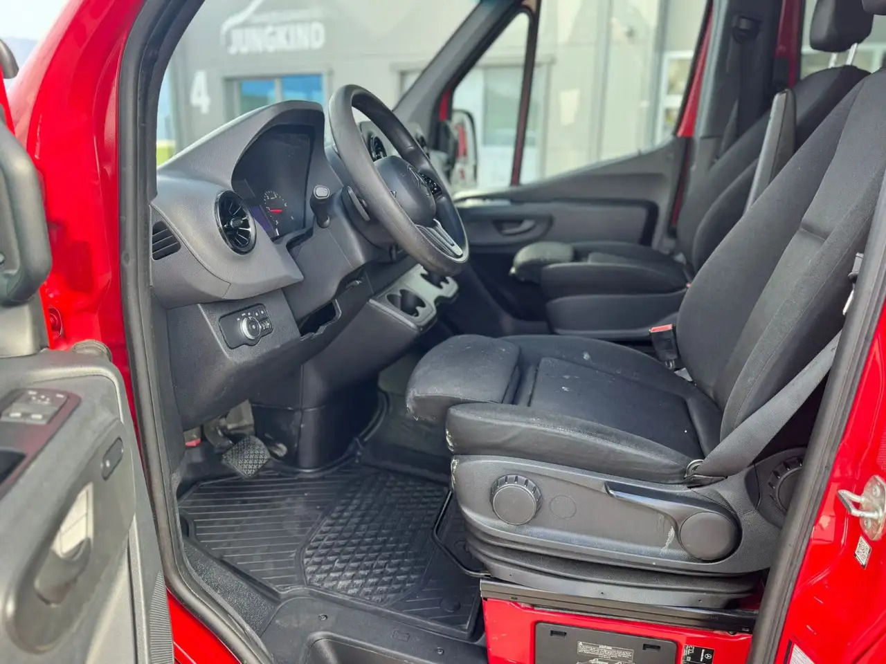 Mercedes-Benz Sprinter 317 CDI Maxi Lang Mixto AHK 3,5t MBUX - 无侧窗厢式货车, 康比货车:图4 Mercedes-Benz Sprinter 317 CDI Maxi Lang Mixto AHK 3,5t MBUX - 无侧窗厢式货车, 康比货车:图4