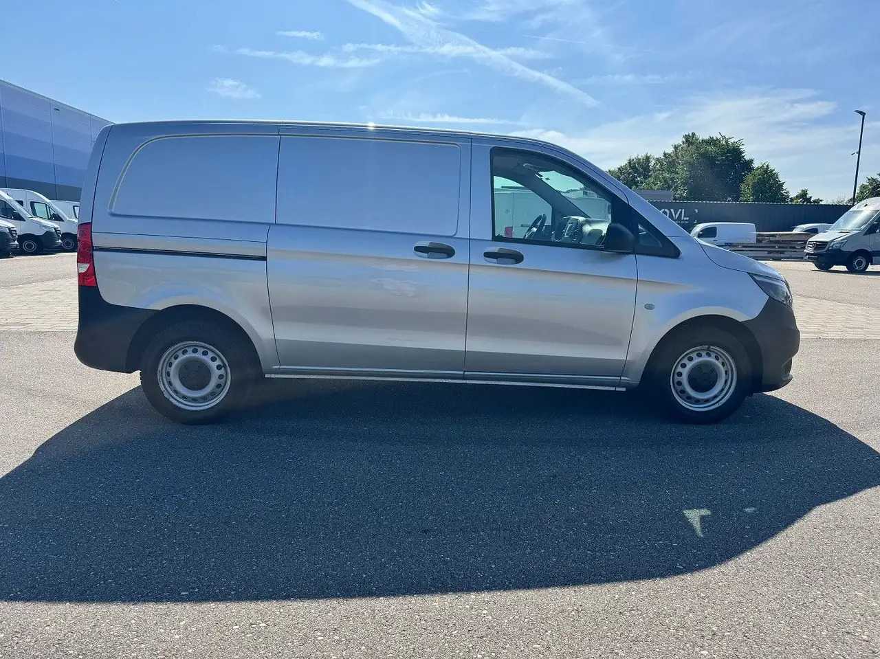 Mercedes-Benz Vito 114 CDI Kompakt Silber Bott - 无侧窗厢式货车:图4 Mercedes-Benz Vito 114 CDI Kompakt Silber Bott - 无侧窗厢式货车:图4