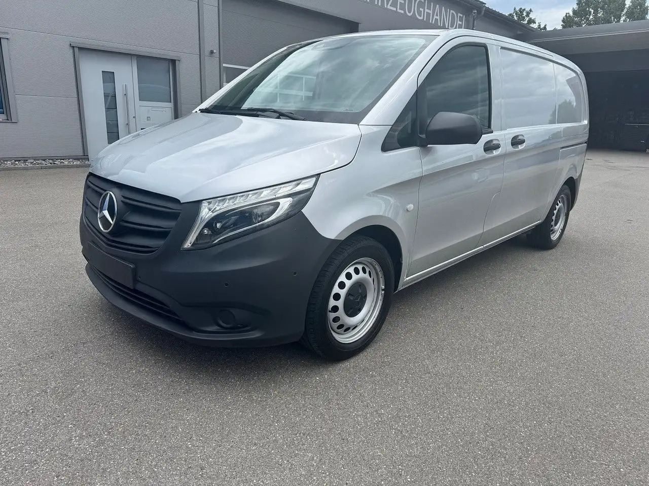 Mercedes-Benz Vito 114 CDI Kompakt Silber Klima Bott - 无侧窗厢式货车:图1 Mercedes-Benz Vito 114 CDI Kompakt Silber Klima Bott - 无侧窗厢式货车:图1