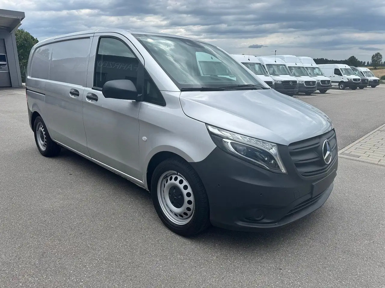 Mercedes-Benz Vito 114 CDI Kompakt Silber Klima Bott - 无侧窗厢式货车:图2 Mercedes-Benz Vito 114 CDI Kompakt Silber Klima Bott - 无侧窗厢式货车:图2