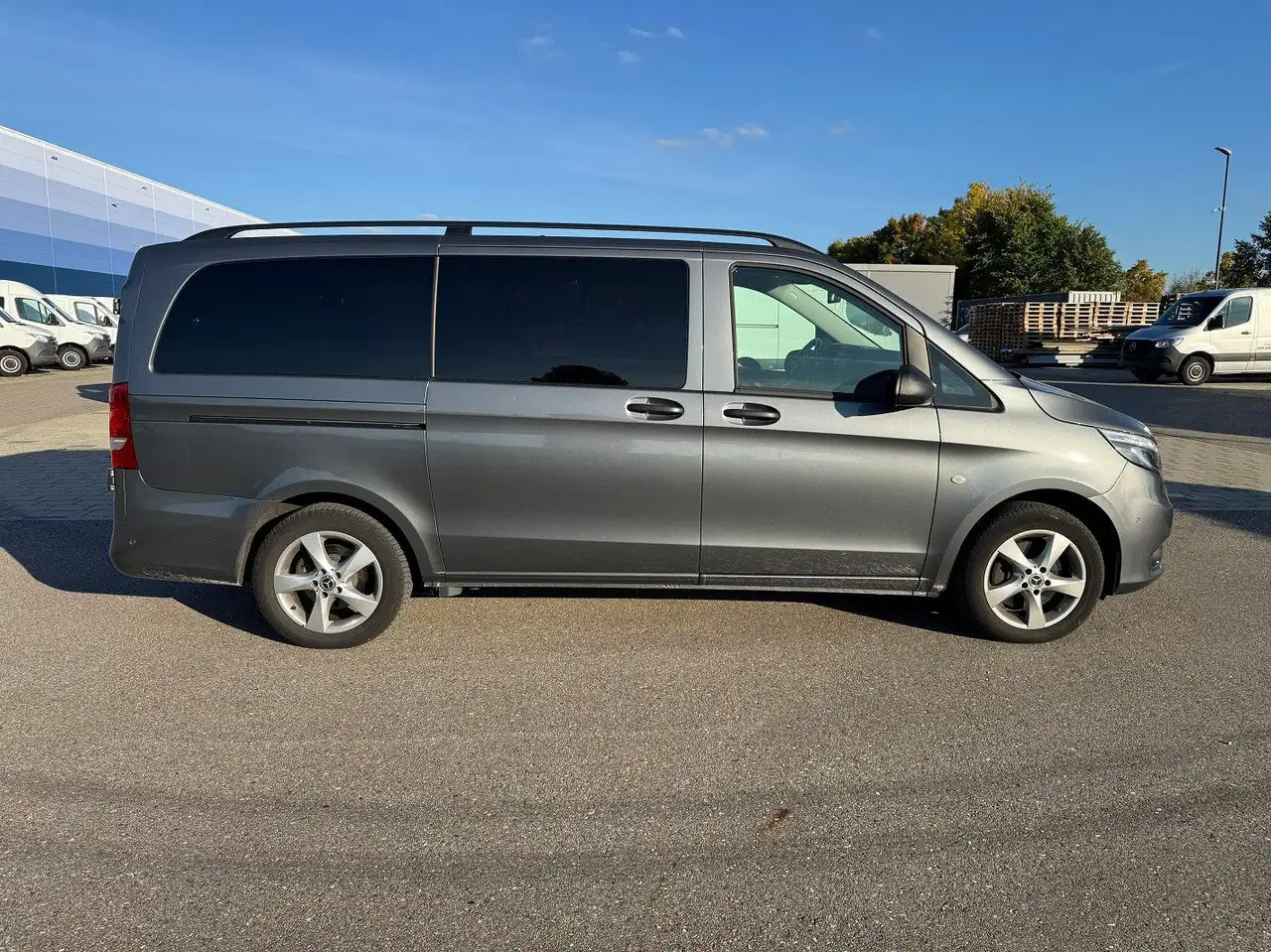 Mercedes-Benz Vito Tourer 119 CDI Edition 4x4 Lang - 汽车:图4 Mercedes-Benz Vito Tourer 119 CDI Edition 4x4 Lang - 汽车:图4