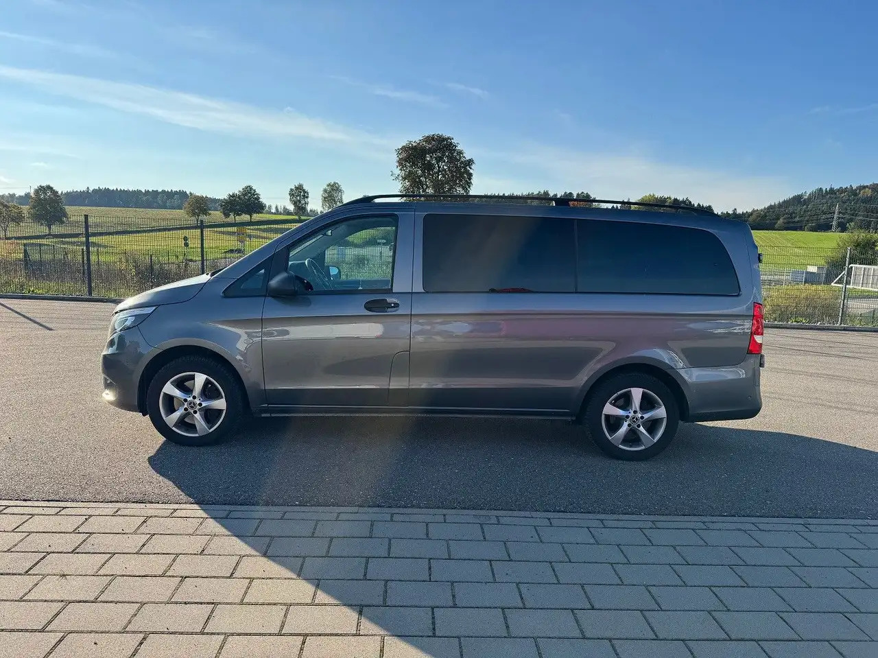 Mercedes-Benz Vito Tourer 119 CDI Edition 4x4 Lang - 汽车:图3 Mercedes-Benz Vito Tourer 119 CDI Edition 4x4 Lang - 汽车:图3
