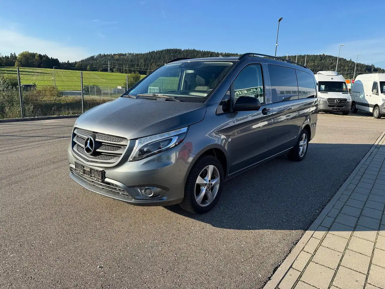 Mercedes-Benz Vito Tourer 119 CDI Edition 4x4 Lang - 汽车:图1 Mercedes-Benz Vito Tourer 119 CDI Edition 4x4 Lang - 汽车:图1