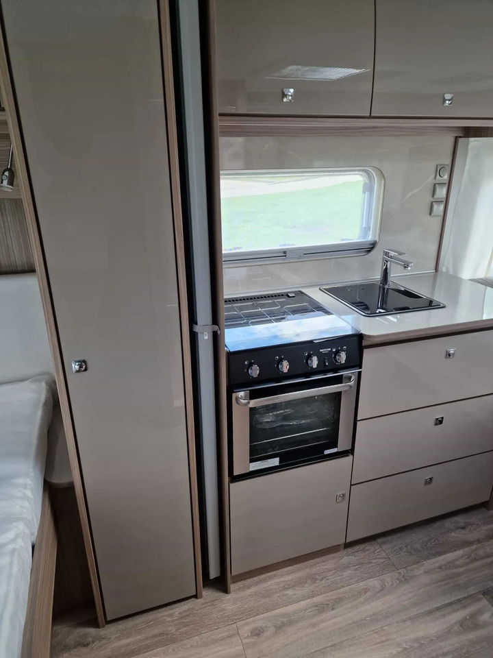 Fendt Tendenza 650 SFD Safety-, Batteri. Fußbodentem - 旅行拖车:图5 Fendt Tendenza 650 SFD Safety-, Batteri. Fußbodentem - 旅行拖车:图5