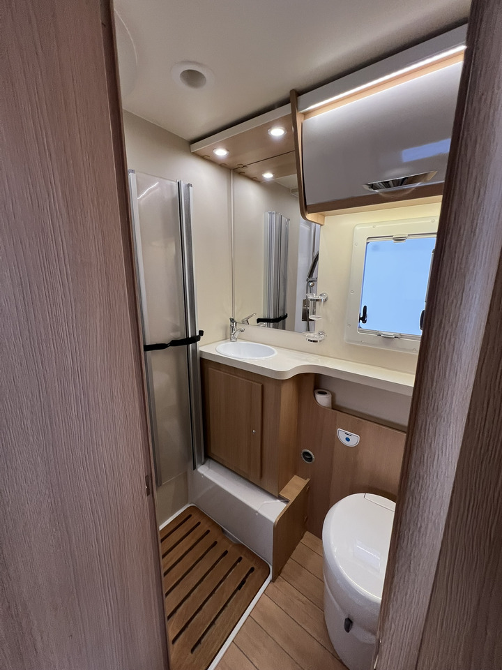 FORSTER T 699 EB Hubbett - Markise - Fahrradtr. - 半集成房车:图5 FORSTER T 699 EB Hubbett - Markise - Fahrradtr. - 半集成房车:图5