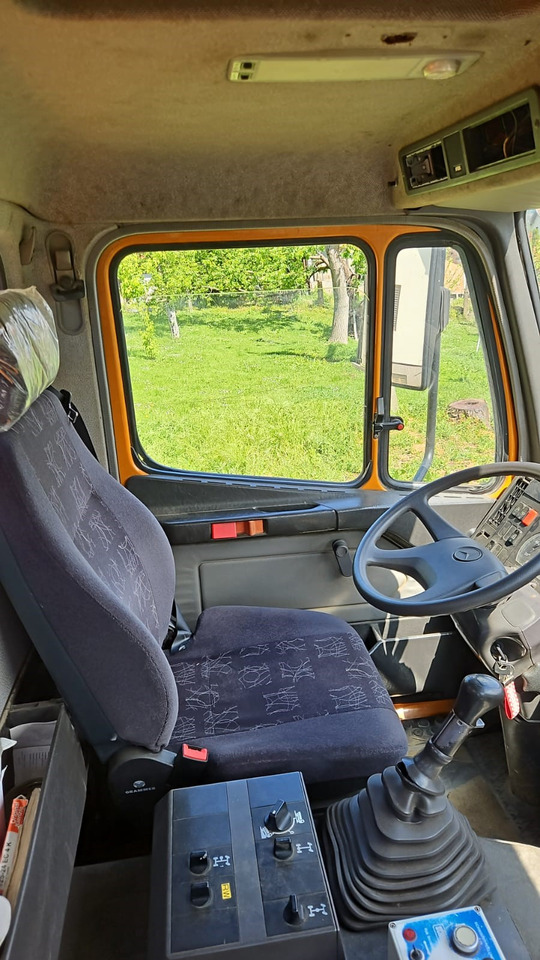 MERCEDES-BENZ 1824 ACTROS SK 4x4 - 翻斗车:图5 MERCEDES-BENZ 1824 ACTROS SK 4x4 - 翻斗车:图5